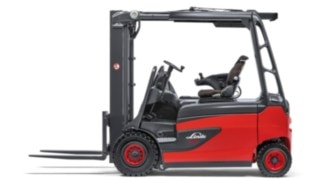 The Linde E20 – E35 R electric forklift trucks. The Linde E20 – E35 R electric forklift trucks.