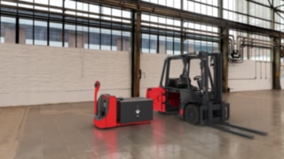The battery is easy to replace by simply opening the side door Battery replacement on pallet truck