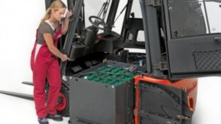 Hydraulic Battery Replacement System Hydraulic Battery Replacement System