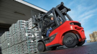 The Linde H35 – H50 diesel forklift truck in outdoor use