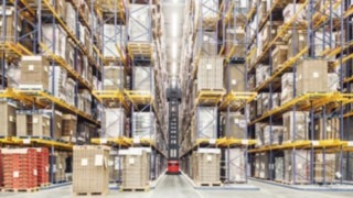 Linde very narrow aisle K truck with Active Stability Control Linde very narrow aisle K truck in the warehouse