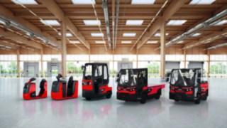 Group picture with Linde tractors and platform trucks Group picture with Linde tractors and platform trucks