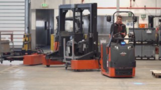 Assembly line supply by a tugger train from Linde Material Handling