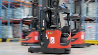 The R-MATIC from Linde Material Handling in the warehouse