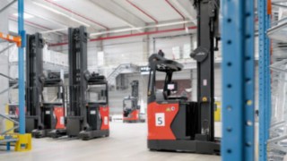 Automated R-MATIC reach truck from Linde Material Handling in the warehouse