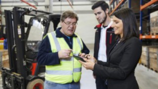 Tailor-made energy consulting: Our experts take a look at all relevant factors. Our energy experts take a close look at the workflows in the warehouse.