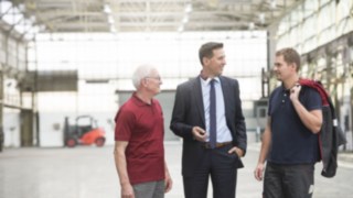 Linde employees at a factory inspection