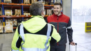Service technicians from Linde Material Handling in action Service from Linde Material Handling