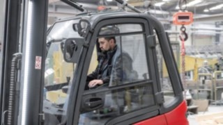 Linde E30 forklift with Linde Steer Control in use at WDI Hamm