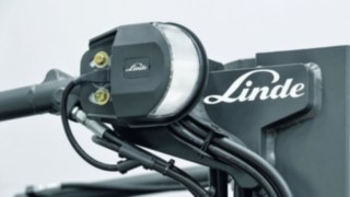 The Linde VertiLight illuminates the working area evenly The Linde VertiLight illuminates the working area evenly