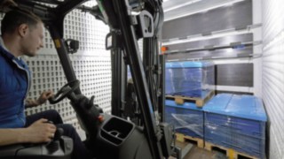 VertiLight in use at a truck VertiLight in use at a truck