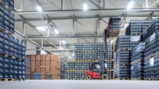 Linde Material Handling X35 electric forklift truck in the beverage industry