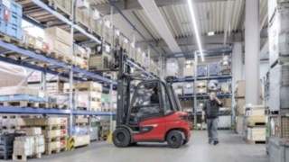 The X20 – X35 and X35 – X50 electric forklift trucks from Linde Material Handling guarantee safety in every detail.