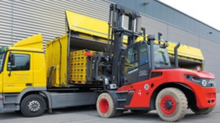 Linde Material Handling H140 heavy truck in the beverage industry