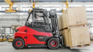 The Linde E60 - E80 offers electric power for up to 8 tons payload.