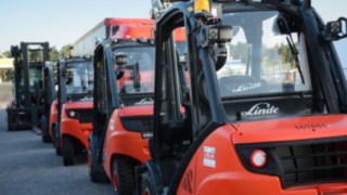 Always enough power with the linde rental trucks Linde rental trucks in a row