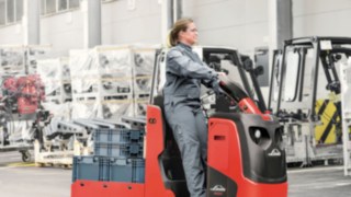 Linde employee with tow truck on the factory site Linde employee with tow truck on the factory site