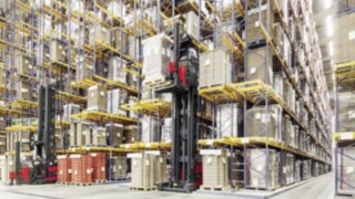 Linde forklift trucks in use in the warehouse Linde forklift trucks in use in the warehouse