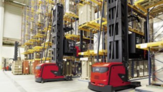 Two narrow-aisle K trucks from Linde Material Handling driving amongst high shelving