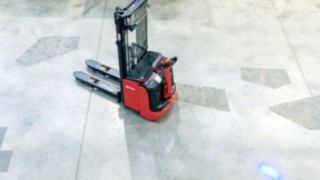 Refurbished pallet stacker from Linde Material Handling in the warehouse