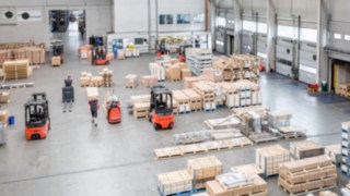 Linde industrial trucks in the warehouse