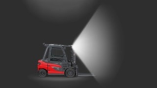 A Linde MH counterbalanced forklift truck equipped with the Linde VertiLight.