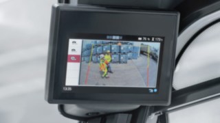 The Reverse Assist Camera from Linde helps to avoid accidents involving injuries to people as effectively as possible. Reverse Assist Camera display