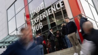 Crowd outside the Linde Experience Hub in Aschaffenburg for Linde Automation Summit