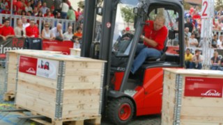 Forklift drivers master the course of the 2005 Forklift Cup in a Linde Material Handling forklift truck