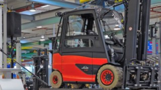 Delivery of the 750,000th forklift truck Delivery of Linde’s 750,000th forklift truck to the customer. Speech by Sabine Neuß