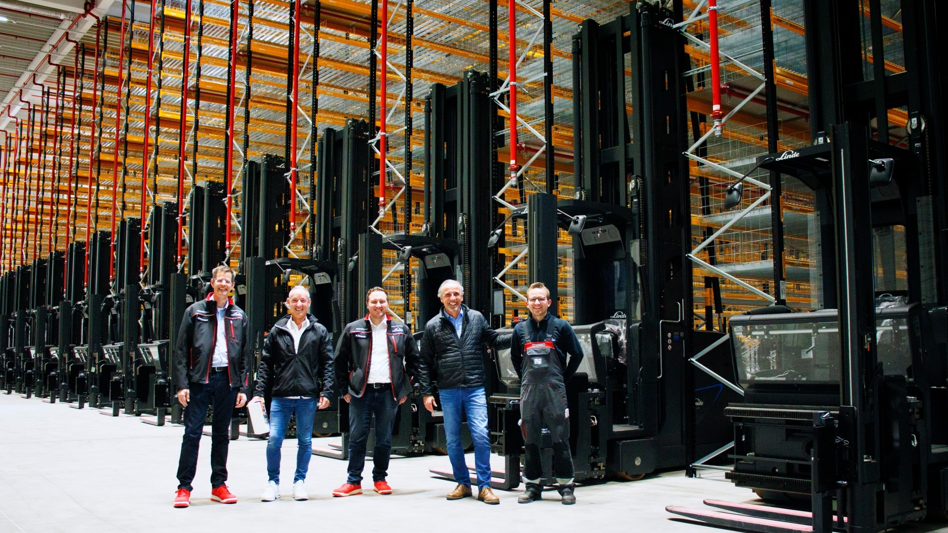 Cuttingedge very narrow aisle technology from Linde Material Handling