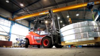 The Linde Material Handling H160 in action. The Linde Material Handling H160 in action.