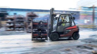 Diesel forklift trucks from Linde Material Handling in use at an ironworks