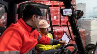 Forklift operator and Linde Safety Guard Consultant discuss the freely configurable warning zones of the Safety Guard