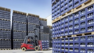 Linde’s X35 electric forklift truck transports crates of Ensinger drinks outdoors