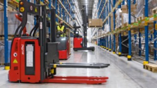 An automated Linde R-MATIC operating in a wide aisle at FIEGE An automated Linde R-MATIC operating in a wide aisle at FIEGE