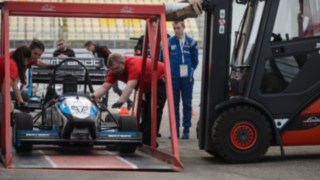 Linde rental truck lifts race car with special device at the Formula Student on the Hockenheimring Linde rental truck lifts race car with special device