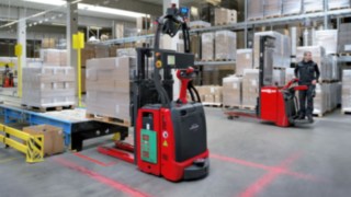 The Linde L-MATIC transports loads of up to 1000 kilograms.