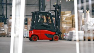 Linde Material Handling E16 electric forklift truck receives goods at the Fritz Group's Heilbronn site