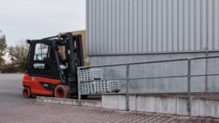 Linde Material Handling E35 electric forklift truck transports materials to production at Reinheim-based Grass GmbH.