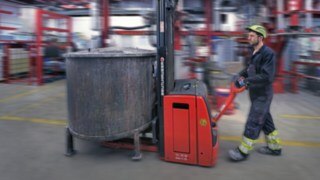 Linde MH L14 EX pallet stacker with explosion protection in the Inver GmbH warehouse.