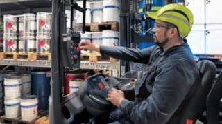 Inver GmbH employee operating the reach truck Linde MH R14 EX with explosion protection