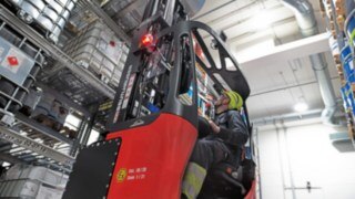 Linde MH R14 EX reach truck with explosion protection in the Inver GmbH warehouse.