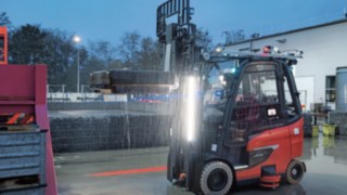 Autonomous counterbalance truck in outdoor use in the rain. 