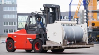 Gerd Prief tests the E160 electric forklift truck from Linde Material Handling