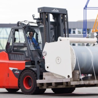 Gerd Prief tests the E160 electric forklift truck from Linde Material Handling