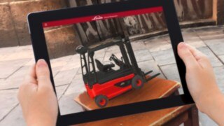 The Virtual Showroom app from Linde Material Handling projects a virtual industrial truck onto a stool.