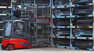 Linde electric forklift trucks 