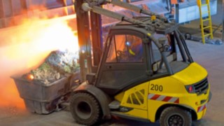 A Linde counterbalanced forklift truck loads the blast furnace at Novelis.