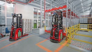 The Linde L-MATIC HD optimizes the logistics processes at Oechsler The L-MATIC HD in operation at Oechsler
